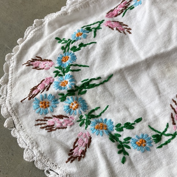 Antique textile. From estate. Embroidered pink blue yellow. Ready to rep… - Picture 7 of 7